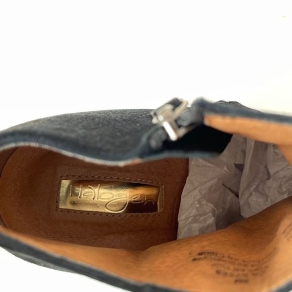 Halogen Wedge Booties Black Suede Zip Sides Selbi Almond Toe Shoes Size 8 M - Picture 7 of 11